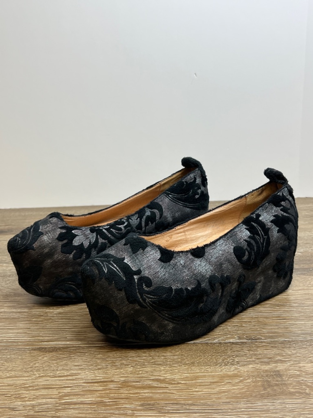 Jeffrey Campbell Beebee-V Black Brocade Wedge Heels Size 8M Platform Shoes